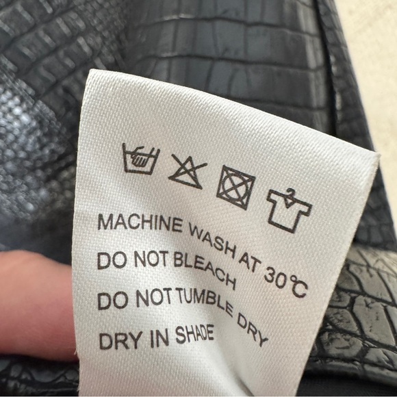 Chicwish Faux Leather Croc Mini Skirt Black Size M - Picture 7 of 8